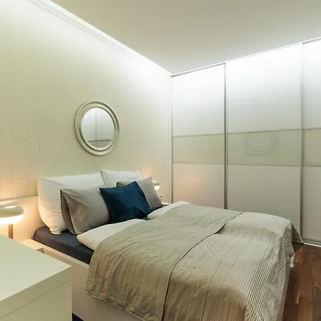 Modern 2bdr In Center